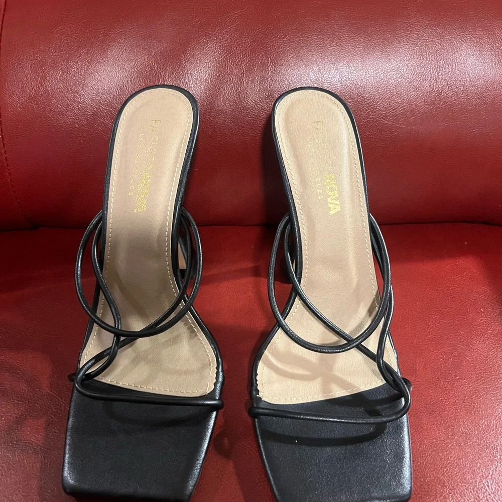 Fashion Nova Black Sculptural Mule Heels